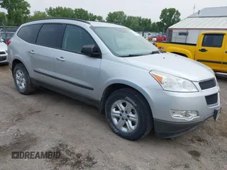 2012 Chevrolet Traverse LS z VIN 1GNKRFED2CJ403738, wystawiony jako IAAI lot #42360583 z przebiegiem 130 141 mil mil oraz . Historia ofert i sprzedaży dostępna na DreamBid. Obrazek 1.