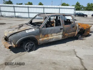 2002 GMC Sonoma SLS with VIN 1GTDT13W92K140585, listed as a Copart auction lot 68812404 with 0 mi miles and Non Repairable. Bid and sale history available at carsss.com. Image 1.