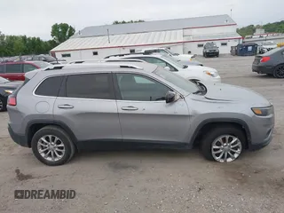 2019 Jeep Cherokee Latitude с VIN 1C4PJLCB7KD325637, выставлен на аукционе IAAI как лот 42293834 с пробегом 165 997 миль миль и . История ставок и продаж доступна на DreamBid. Изображение 13.