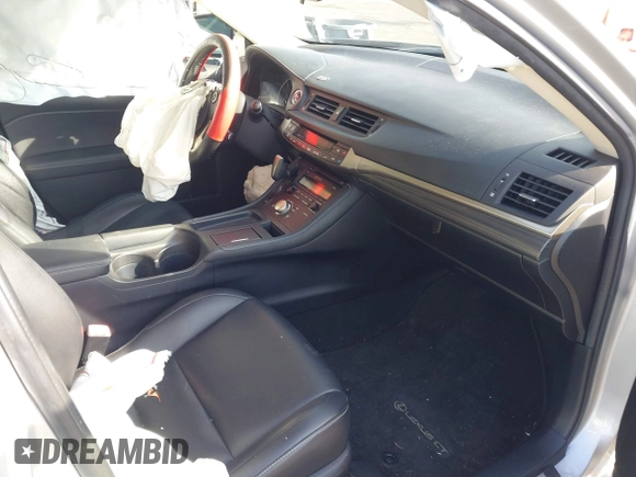 2015 Lexus CT 200h z VIN JTHKD5BH8F2224030, wystawiony jako IAAI lot #41624510 z przebiegiem 95 176 mil mil oraz . Historia ofert i sprzedaży dostępna na DreamBid. Obrazek 5.