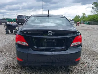 2017 Hyundai Accent SE z VIN KMHCT4AE7HU363918, wystawiony jako IAAI lot #42331712 z przebiegiem 85 123 mil mil oraz . Historia ofert i sprzedaży dostępna na DreamBid. Obrazek 17.