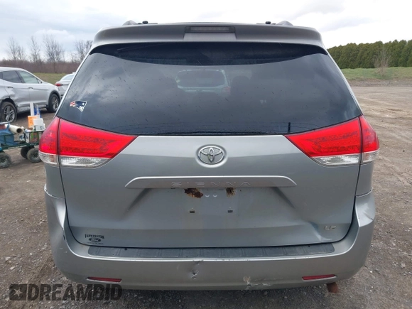 2011 Toyota Sienna LE AAS with VIN 5TDKK3DC8BS051934, listed as a IAAI auction lot 42040204 with 207,863 mi miles. Bid and sale history available at carsss.com. Image 16.