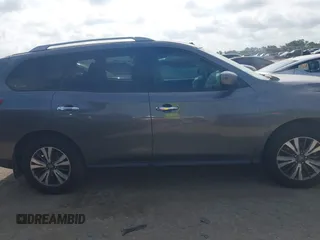 2017 Nissan Pathfinder SV z VIN 5N1DR2MN2HC611842, wystawiony jako IAAI lot #42535832 z przebiegiem 154 908 mil mil oraz . Historia ofert i sprzedaży dostępna na DreamBid. Obrazek 13.