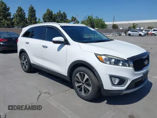 2017 Kia Sorento EX with VIN 5XYPHDA1XHG277668, listed as a IAAI auction lot 42178919 with 118,189 mi miles and . Bid and sale history available at carsss.com. Image 1.