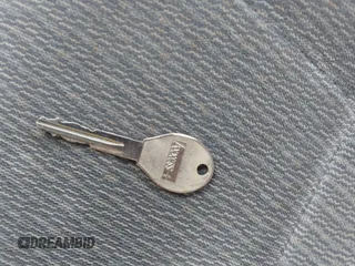 2000 Nissan Frontier XE z VIN 1N6DD26S9YC305451, wystawiony jako IAAI lot #41928123 z przebiegiem Nie podano mil oraz . Historia ofert i sprzedaży dostępna na DreamBid. Obrazek 11.