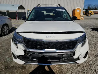 2023 Kia Seltos S z VIN KNDEU2AA5P7384758, wystawiony jako Copart lot #43904855 z przebiegiem 48 559 mil mil oraz Szkoda całkowita • Salvage title. Historia ofert i sprzedaży dostępna na DreamBid. Obrazek 5.