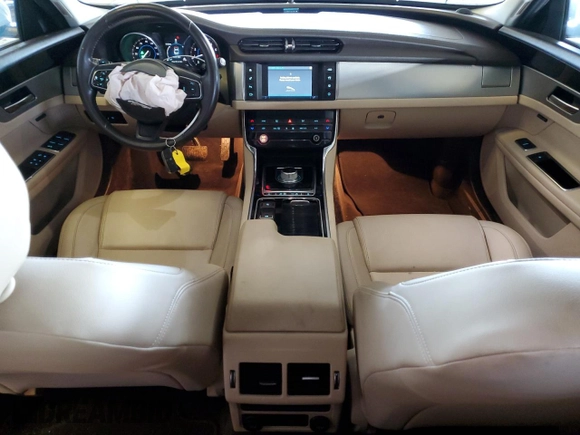 2016 Jaguar XF 35t Premium with VIN SAJBD4BV9GCY06409, listed as a Copart auction lot 85820404 with 58,654 mi miles and Salvage Title. Bid and sale history available at carsss.com. Image 8.