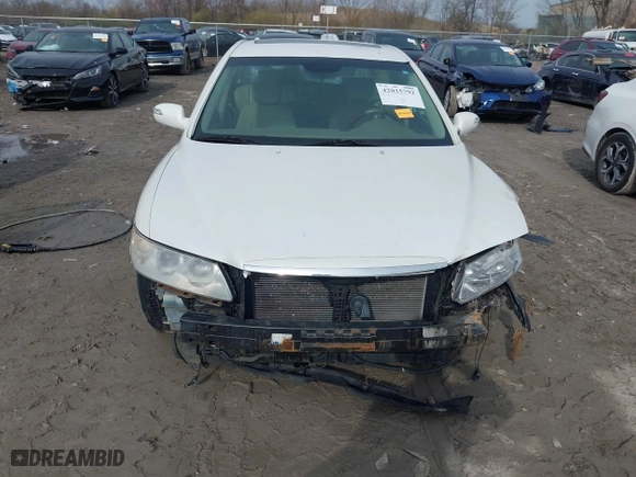 2008 Hyundai Azera Limited with VIN KMHFC46F18A306212, listed as a IAAI auction lot 42025792 with 230,350 mi miles. Bid and sale history available at carsss.com. Image 12.