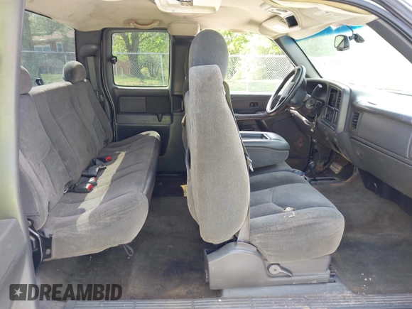2005 Chevrolet Silverado 1500 Z71 with VIN 1GCEK19Z15Z192815, listed as a IAAI auction lot 42071205 with 352,883 mi miles. Bid and sale history available at carsss.com. Image 8.