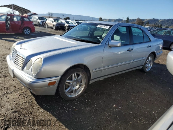 1998 Mercedes-Benz E-Class with VIN WDBJF65F0WA555650, listed as a Copart auction lot 44067875 with 133,145 mi miles and Salvage Title. Bid and sale history available at carsss.com. Image 1.