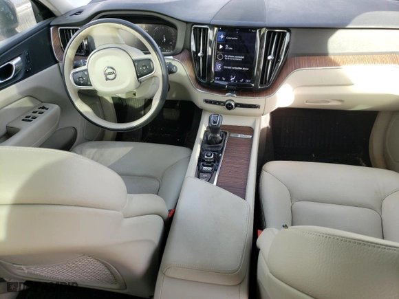 2021 Volvo XC60 Momentum with VIN YV4102DK8M1827706, listed as a Copart auction lot 88576765 with 6,008 mi miles and Salvage Title. Bid and sale history available at carsss.com. Image 8.