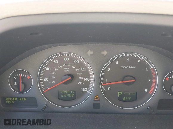 2006 Volvo XC90 2.5L Turbo with VIN YV4CY592361303569, listed as a IAAI auction lot 42149578 with 107,911 mi miles. Bid and sale history available at carsss.com. Image 7.