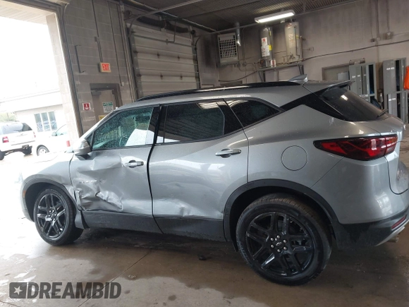 2024 Chevrolet Blazer LT z VIN 3GNKBJRS4RS128378, wystawiony jako IAAI lot #42247986 z przebiegiem 30 839 mil mil oraz . Historia ofert i sprzedaży dostępna na DreamBid. Obrazek 14.
