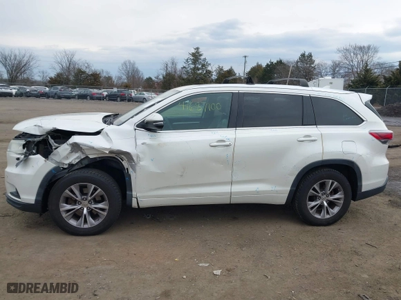 2014 Toyota Highlander XLE with VIN 5TDKKRFH0ES012481, listed as a IAAI auction lot 41687100 with 158,538 mi miles. Bid and sale history available at carsss.com. Image 14.