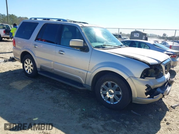 2004 Lincoln Navigator Luxury z VIN 5LMFU27R34LJ05952, wystawiony jako IAAI lot #41853172 z przebiegiem 268 889 mil mil oraz . Historia ofert i sprzedaży dostępna na DreamBid. Obrazek 1.