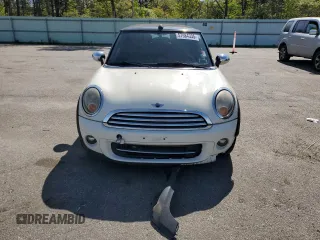 2011 MINI Convertible z VIN WMWZN3C55BT133563, wystawiony jako Copart lot #57984335 z przebiegiem 78 972 mil mil oraz Czysty tytuł • Clean title. Historia ofert i sprzedaży dostępna na DreamBid. Obrazek 5.