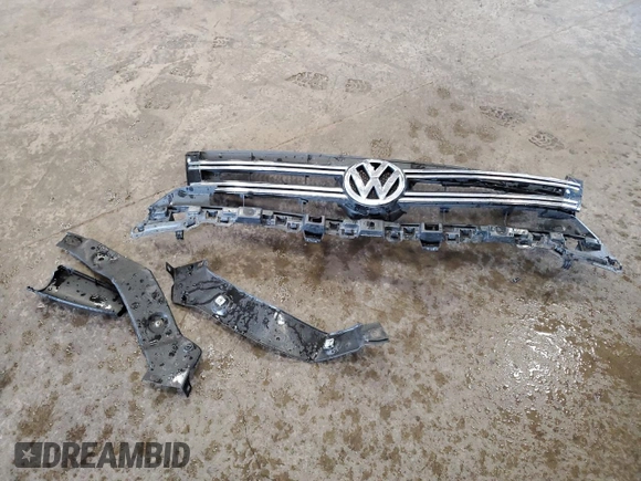 2013 Volkswagen Tiguan SE with VIN WVGBV7AX4DW518545, listed as a Copart auction lot 64585175 with 104,030 mi miles and Salvage title. Bid and sale history available at DreamBid. Image 13.