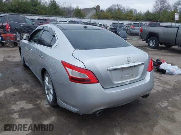 2010 Nissan Maxima S z VIN 1N4AA5AP7AC825355, wystawiony jako IAAI lot #41987311 z przebiegiem 145 046 mil mil oraz . Historia ofert i sprzedaży dostępna na DreamBid. Obrazek 3.
