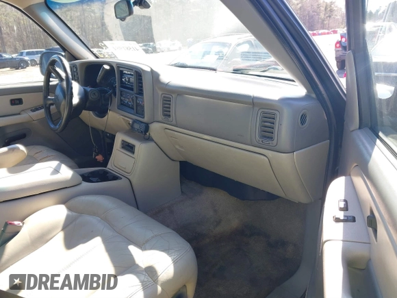 2002 Chevrolet Suburban Z71 with VIN 3GNFK16Z52G264577, listed as a IAAI auction lot 41581984 with 321,321 mi miles. Bid and sale history available at carsss.com. Image 5.