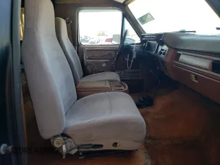 1981 Ford Bronco z VIN 1FMEU15G9BLA33517, wystawiony jako Copart lot #52392705 z przebiegiem 14 929 mil mil oraz Czysty tytuł • Clean title. Historia ofert i sprzedaży dostępna na DreamBid. Obrazek 10.
