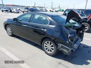 2002 Lexus ES 300 with VIN JTHBF30G720015358, listed as a IAAI auction lot 42127438 with 188,969 mi miles. Bid and sale history available at carsss.com. Image 3.