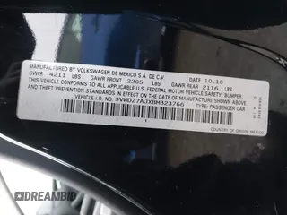 2011 Volkswagen Jetta SE z VIN 3VWDZ7AJXBM323766, wystawiony jako IAAI lot #41680351 z przebiegiem 122 660 mil mil oraz . Historia ofert i sprzedaży dostępna na DreamBid. Obrazek 9.