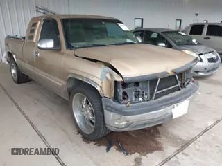 2001 Chevrolet Silverado 1500 LS with VIN 2GCEC19V411218420, listed as a IAAI auction lot 41900589 with 209,953 mi miles. Bid and sale history available at carsss.com. Image 1.