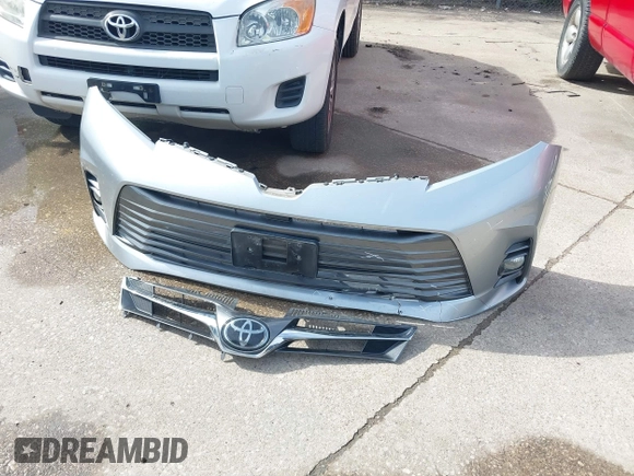 2019 Toyota Sienna XLE Auto Access Seat with VIN 5TDYZ3DC5KS977360, listed as a IAAI auction lot 41911897 with 71,200 mi miles. Bid and sale history available at carsss.com. Image 12.