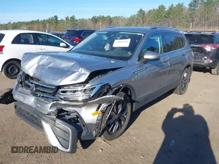 2023 Volkswagen Tiguan SE z VIN 3VVMB7AX4PM128007, wystawiony jako IAAI lot #42069544 z przebiegiem 19 994 mil mil oraz . Historia ofert i sprzedaży dostępna na DreamBid. Obrazek 2.