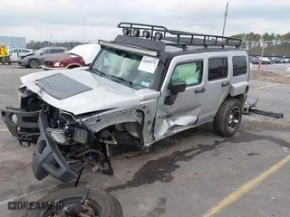 2010 Hummer H3 SUV Luxury with VIN 5GTMNJEE2A8140365, listed as a IAAI auction lot 41469571 with NaN miles. Bid and sale history available at carsss.com. Image 21.