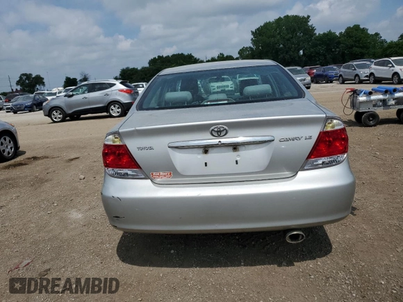 2005 Toyota Camry STD z VIN 4T1BE32K25U501946, wystawiony jako Copart lot #60563535 z przebiegiem 175 564 mil mil oraz Czysty tytuł • Clean title. Historia ofert i sprzedaży dostępna na DreamBid. Obrazek 6.