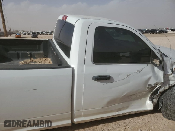 2018 Ram 1500 Tradesman z VIN 3C6JR7DG2JG322475, wystawiony jako Copart lot #47299175 z przebiegiem 65 099 mil mil oraz Szkoda całkowita • Salvage title. Historia ofert i sprzedaży dostępna na DreamBid. Obrazek 10.