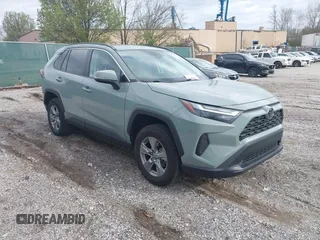 2022 Toyota RAV4 XLE with VIN 2T3P1RFV0NW270223, listed as a IAAI auction lot 41884581 with 20,832 mi miles. Bid and sale history available at carsss.com. Image 1.