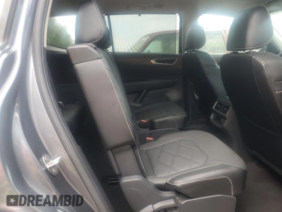 2024 Volkswagen Atlas SE with VIN 1V2KR2CA6RC559352, listed as a Copart auction lot 62817135 with 20,140 mi miles and Salvage title. Bid and sale history available at DreamBid. Image 10.
