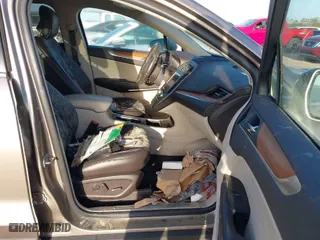 2019 Lincoln MKC Select with VIN 5LMCJ2C93KUL34978, listed as a IAAI auction lot 40578830 with 1 mi miles. Bid and sale history available at carsss.com. Image 5.