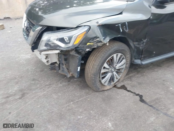 2017 Nissan Pathfinder SL with VIN 5N1DR2MM2HC615493, listed as a IAAI auction lot 40003811 with NaN miles. Bid and sale history available at carsss.com. Image 6.