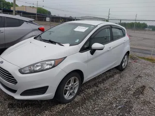 2017 Ford Fiesta SE z VIN 3FADP4EJ5HM117593, wystawiony jako IAAI lot #42212555 z przebiegiem 122 850 mil mil oraz . Historia ofert i sprzedaży dostępna na DreamBid. Obrazek 2.