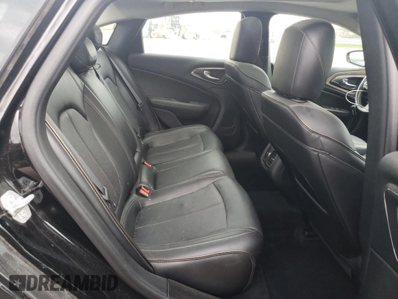 2015 Chrysler 200 C z VIN 1C3CCCEG6FN543638, wystawiony jako Copart lot #54553705 z przebiegiem 54 056 mil mil oraz Szkody całkowita. Historia ofert i sprzedaży dostępna na DreamBid. Obrazek 10.