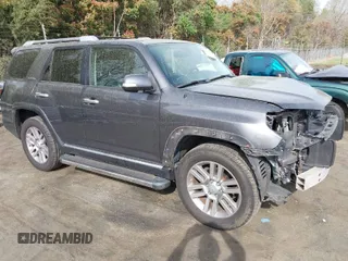 2011 Toyota 4Runner Trail z VIN JTEBU5JR8B5038388, wystawiony jako IAAI lot #41911034 z przebiegiem 214 836 mil mil oraz . Historia ofert i sprzedaży dostępna na DreamBid. Obrazek 1.