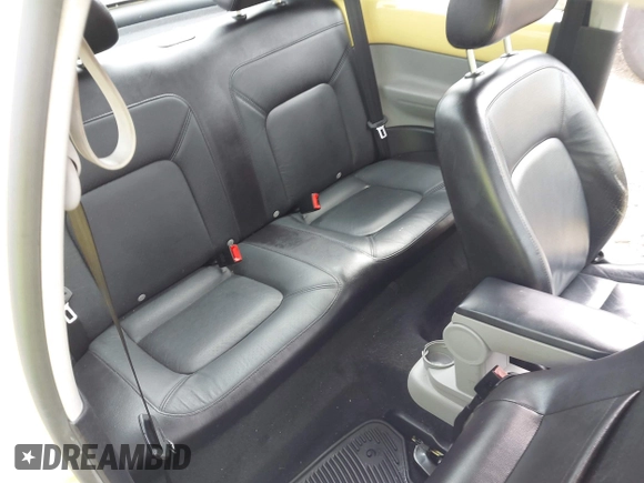 2003 Volkswagen Beetle GLX z VIN 3VWDD21C83M428634, wystawiony jako IAAI lot #42418633 z przebiegiem 188 472 mil mil oraz . Historia ofert i sprzedaży dostępna na DreamBid. Obrazek 8.