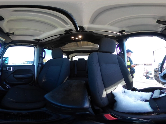 2023 Jeep Wrangler z VIN 1C4JJXN62PW628429, wystawiony jako IAAI lot #40861135 z przebiegiem 33 923 mil mil oraz . Historia ofert i sprzedaży dostępna na DreamBid. Obrazek 18.