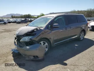 2017 Toyota Sienna LE Auto Access Seat с VIN 5TDKZ3DC1HS820732, выставлен на аукционе Copart как лот 54251475 с пробегом 104 560 миль миль и Списание • Salvage title. История ставок и продаж доступна на DreamBid. Изображение 1.