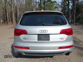 2015 Audi Q7 3.0T S line Prestige with VIN WA1DGAFE9FD001990, listed as a IAAI auction lot 41704132 with 108,118 mi miles. Bid and sale history available at carsss.com. Image 16.