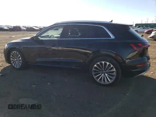 2019 Audi e-tron Prestige z VIN WA1VAAGE1KB010323, wystawiony jako Copart lot #68242952 z przebiegiem 27 138 mil mil oraz . Historia ofert i sprzedaży dostępna na DreamBid. Obrazek 2.