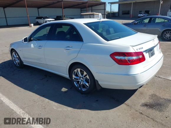 2011 Mercedes-Benz E 350 Luxury z VIN WDDHF2EB6BA505602, wystawiony jako IAAI lot #41859128 z przebiegiem 114 146 mil mil oraz . Historia ofert i sprzedaży dostępna na DreamBid. Obrazek 3.