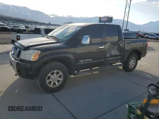 2005 Nissan Titan LE z VIN 1N6AA07B65N540842, wystawiony jako Copart lot #51856585 z przebiegiem 212 231 mil mil oraz Szkoda całkowita • Salvage title. Historia ofert i sprzedaży dostępna na DreamBid. Obrazek 1.