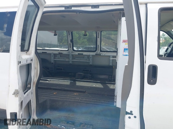2006 Chevrolet Express Passenger with VIN 1GAHG39UX61106876, listed as a IAAI auction lot 42722638 with 157,081 mi miles and . Bid and sale history available at DreamBid. Image 8.