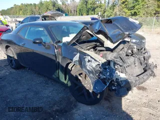 2019 Dodge Challenger SXT z VIN 2C3CDZAG8KH717122, wystawiony jako IAAI lot #40581719 z przebiegiem 136 455 mil mil oraz . Historia ofert i sprzedaży dostępna na DreamBid. Obrazek 1.