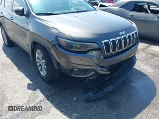 2019 Jeep Cherokee Latitude Plus z VIN 1C4PJLLB5KD184826, wystawiony jako IAAI lot #42321549 z przebiegiem 211 830 mil mil oraz . Historia ofert i sprzedaży dostępna na DreamBid. Obrazek 6.