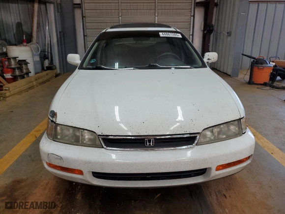 1996 Honda Accord EX w/Leather with VIN 1HGCD5666TA172592, listed as a Copart auction lot 44867285 with 338688 miles and Clean Title. Bid and sale history available at carsss.com. Image 5.